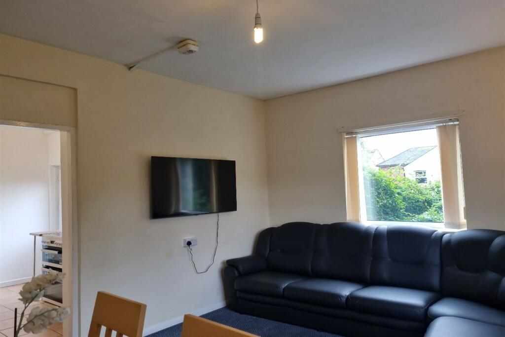 Additional image 8 of 6 bedroom Detached House in Winton