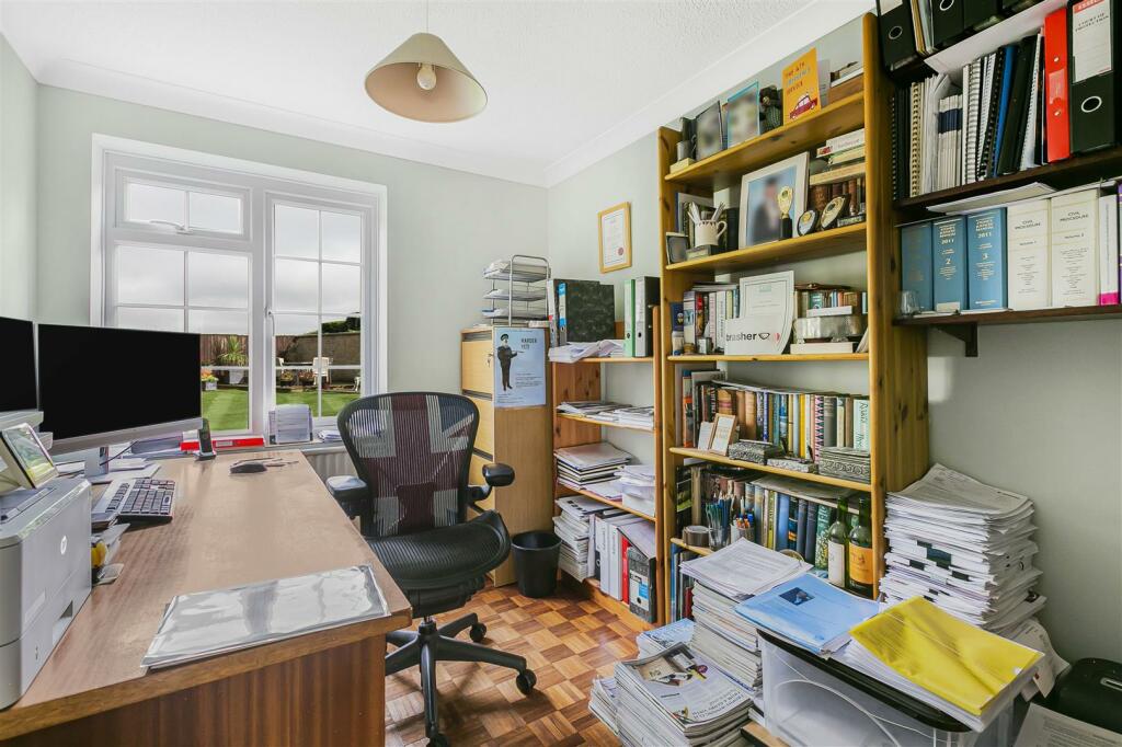 Additional image 10 of Ferndale Close, Newmarket