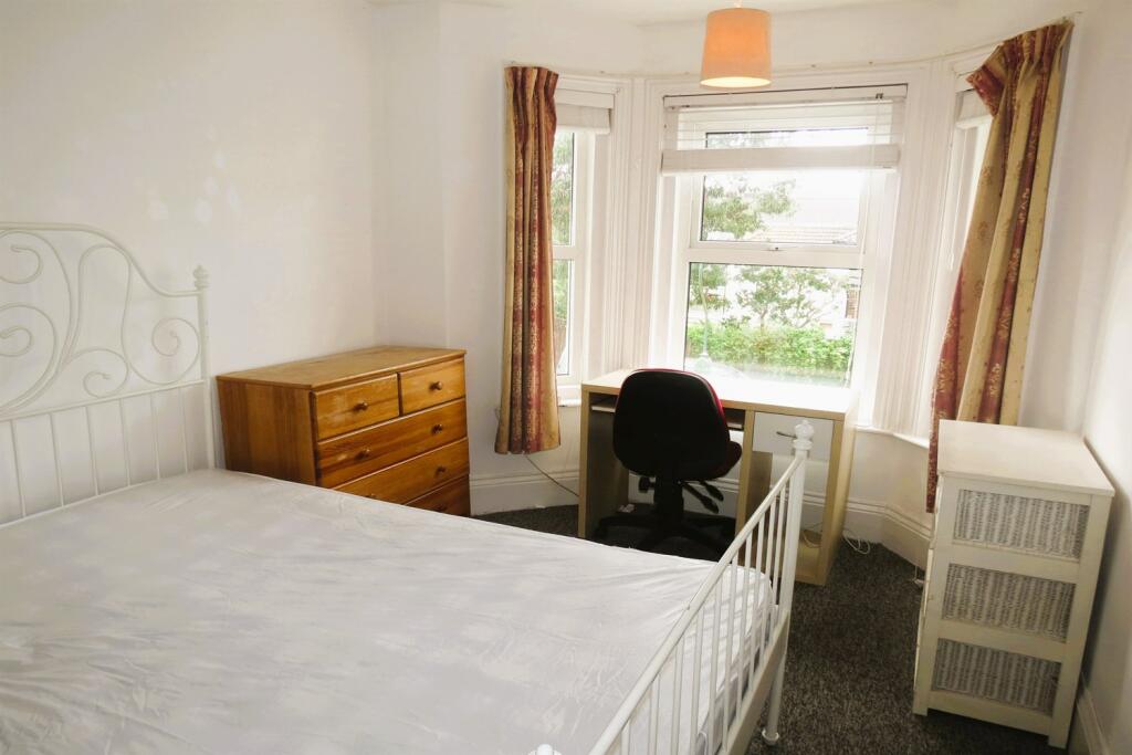 Additional image 5 of 6 bedroom Semi Detached House in Winton