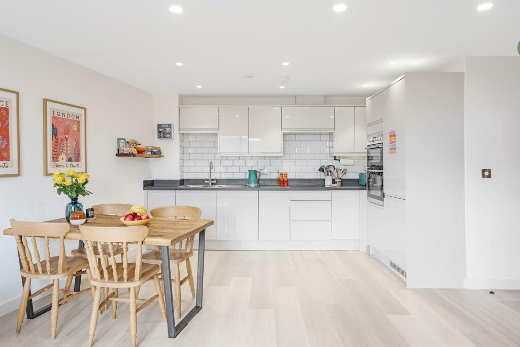 Additional image 15 of The Bayside, Manilla Crescent - PENTHOUSE WITH SEA VIEWS