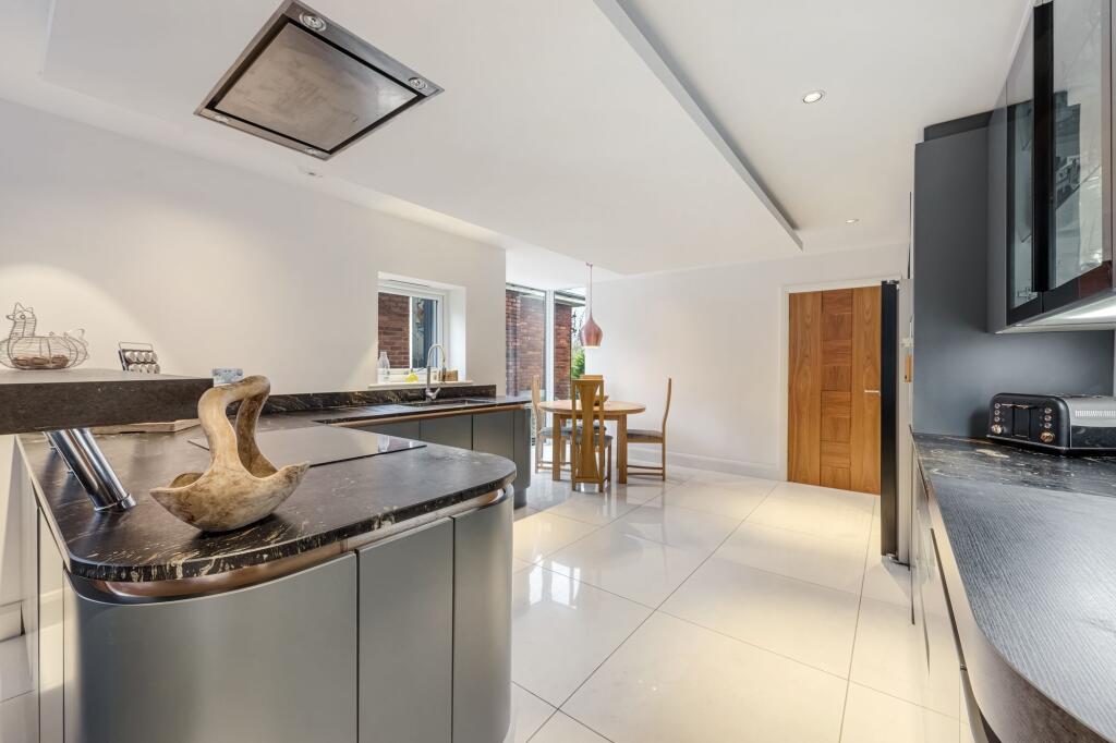 Additional image 14 of Moorview, Moss Bank Way, BL1 3LR – Stunning Home with Roof Terrace, Cinema Room & Outdoor Kitchen
