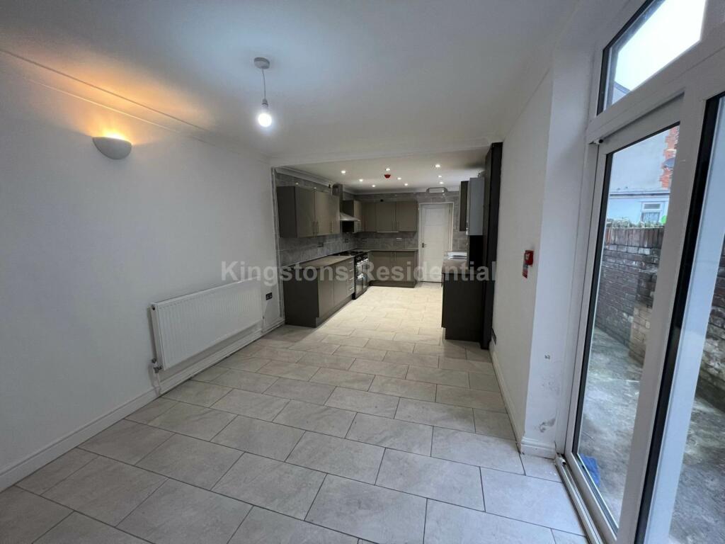 Additional image 3 of Modern 7 bedroom property in Angus Street