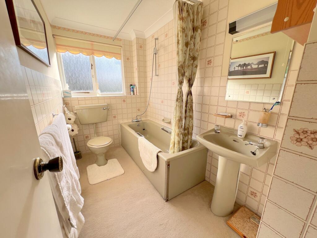 Additional image 9 of Mendip Close, New Milton, Hampshire. BH25 6TY