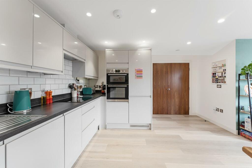 Additional image 5 of The Bayside, Manilla Crescent - PENTHOUSE WITH SEA VIEWS