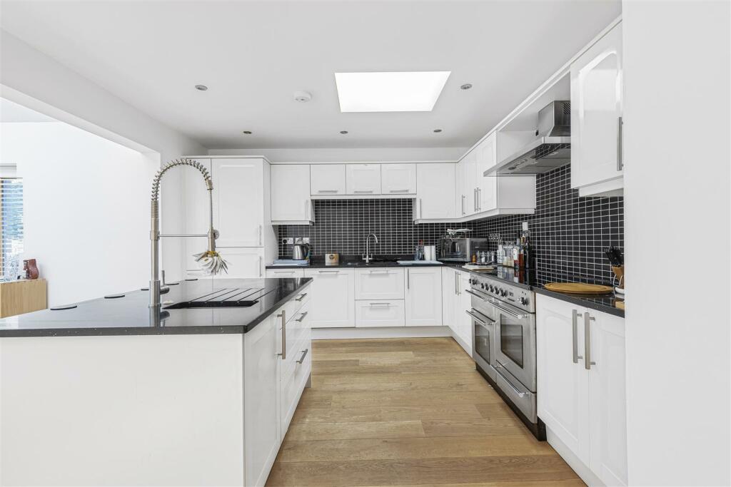 Additional image 4 of Broadway, Bourn