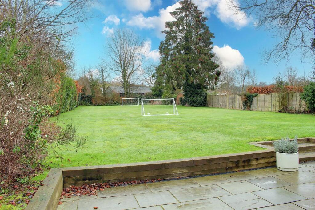 Additional image 41 of Mymms Drive, Brookmans Park