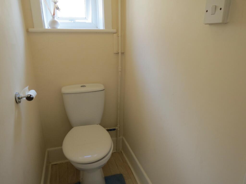 Additional image 9 of 4 bedroom Detached House in Redhill