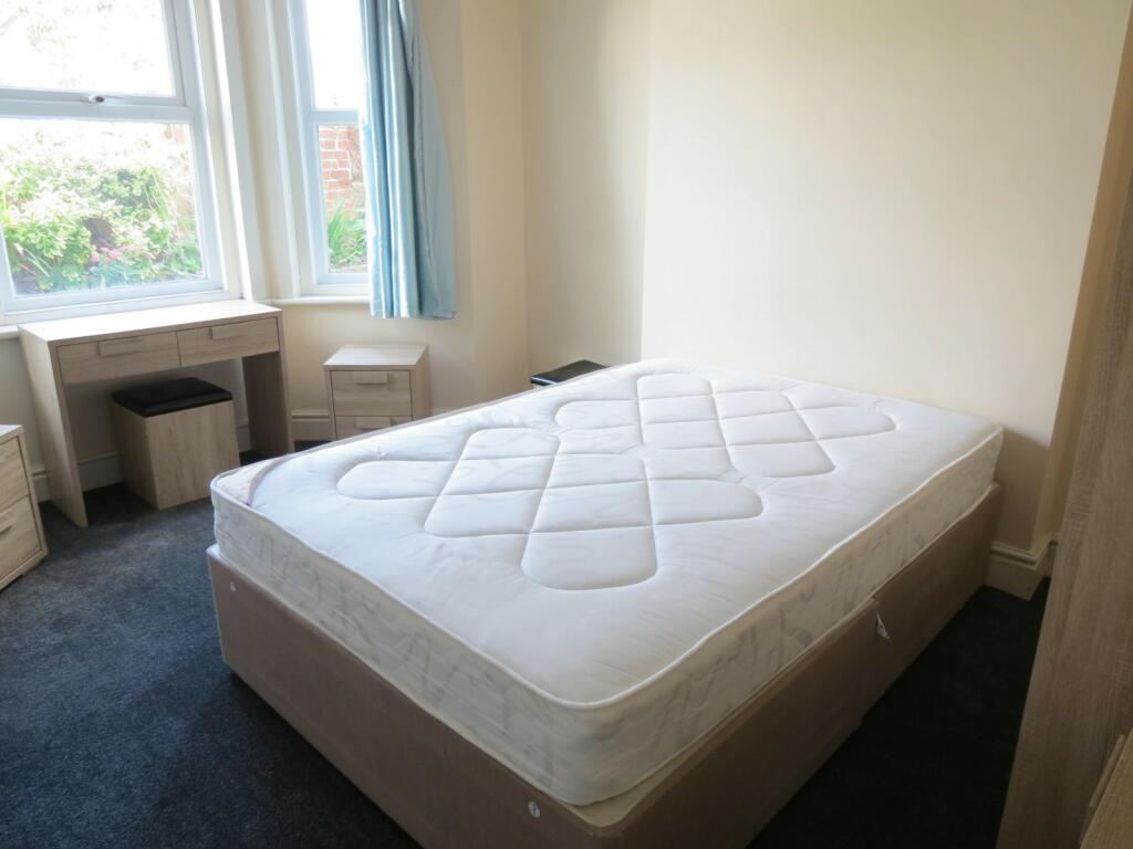 Additional image 5 of 5 bedroom Detached House in Winton