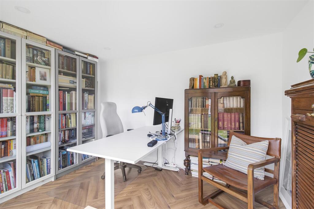 Additional image 7 of Beeches Close, Saffron Walden