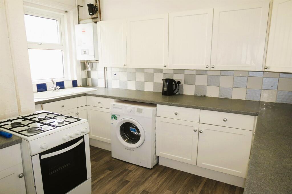 Additional image 3 of 6 bedroom Semi Detached House in Winton