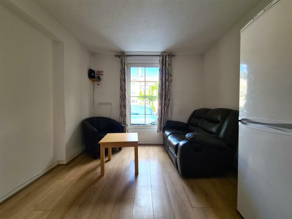 Additional image 4 of 30 Newmarket Road, Cambridge, CB5 8DT