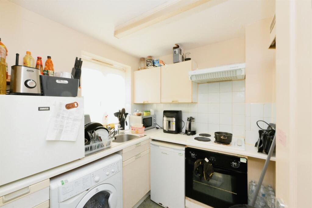 Additional image 5 of Walsingham Close, Hatfield