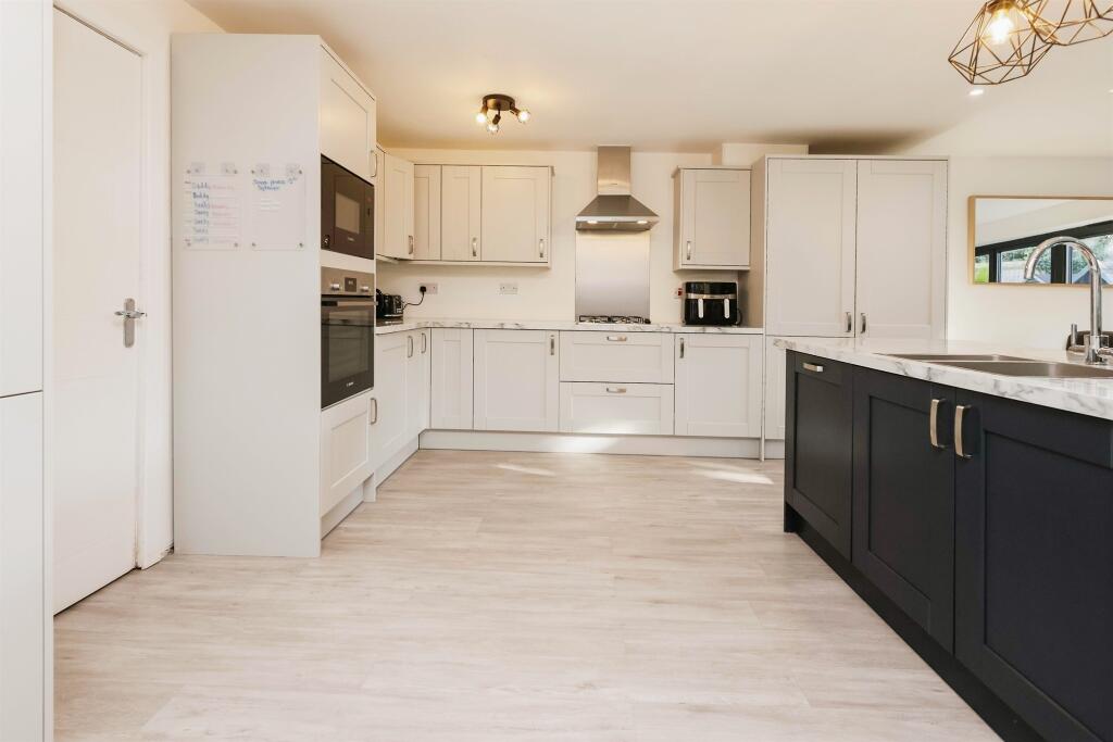 Additional image 17 of Wyton Avenue, Oldbury