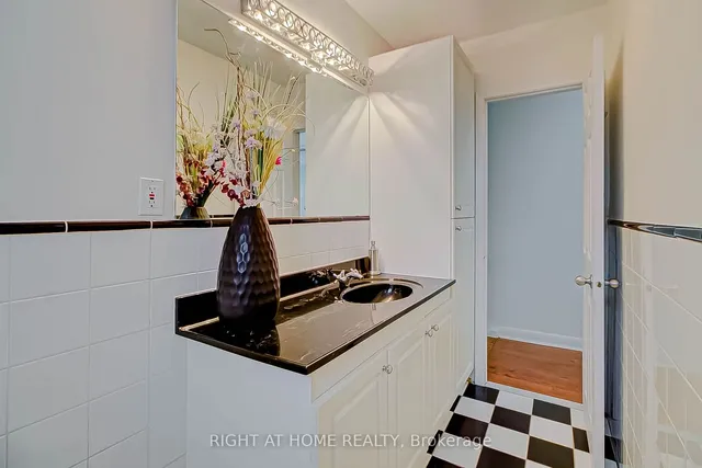 Additional image 12 of 130 Cultra Sq