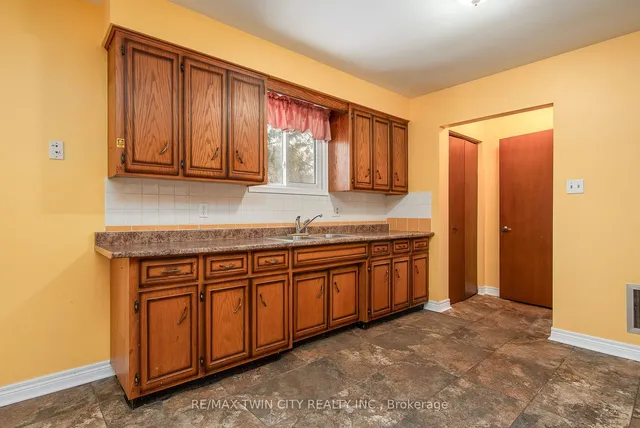 Additional image 18 of 21 Bridge St