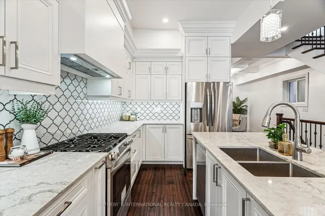 Additional image 9 of 290 Bathurst St