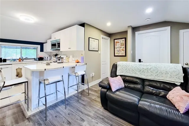 Additional image 35 of 49 Aberdeen Ave