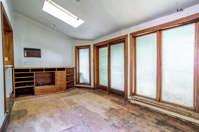 Additional image 19 of 27 Cortland Ave