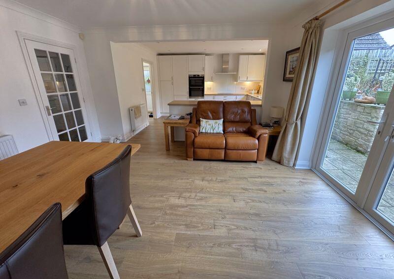 Additional image 10 of CAULDRON BARN ROAD - IMMACULATE 3 BEDROOM DETACHED HOME