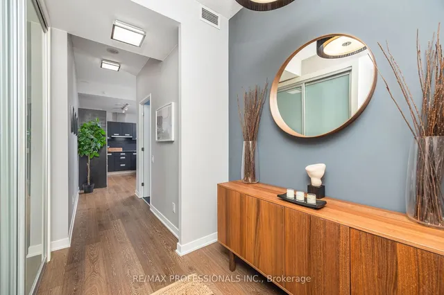 Additional image 10 of 88 Park Lawn Rd Unit 911