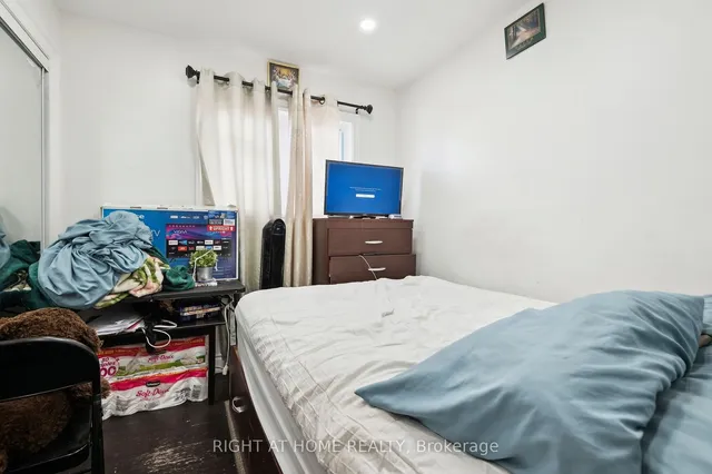 Additional image 24 of 22 Lynmont Rd