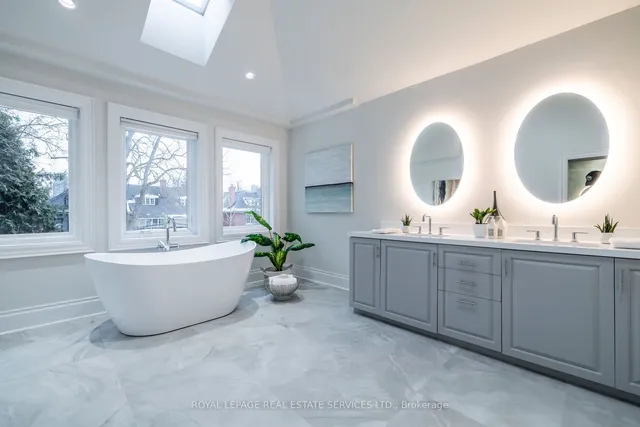 Additional image 21 of 121 Roxborough Dr