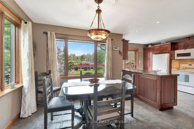 Additional image 16 of 685 Robson Rd