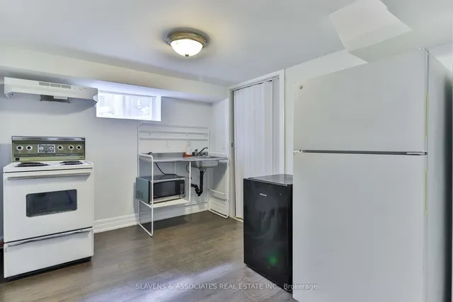 Additional image 24 of 262 Poyntz Ave