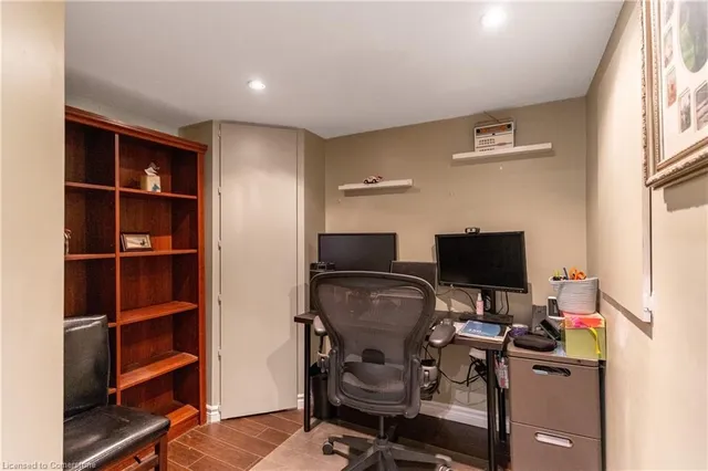 Additional image 35 of 93 Bradley Ave