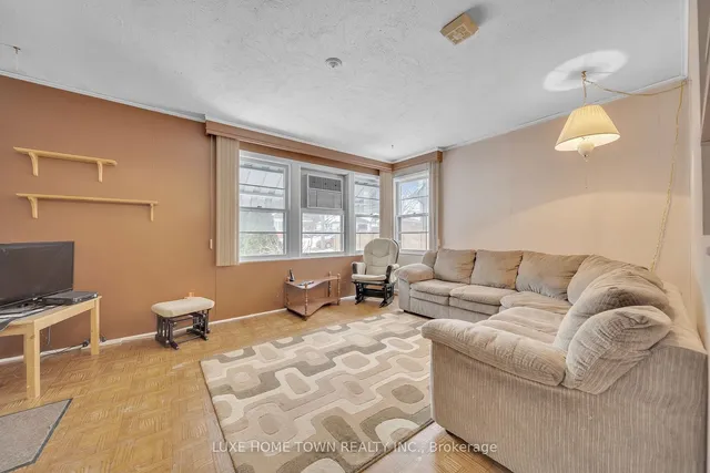 Additional image 4 of 102 Brenda Cres