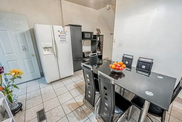 Additional image 5 of 151 Broadview Ave