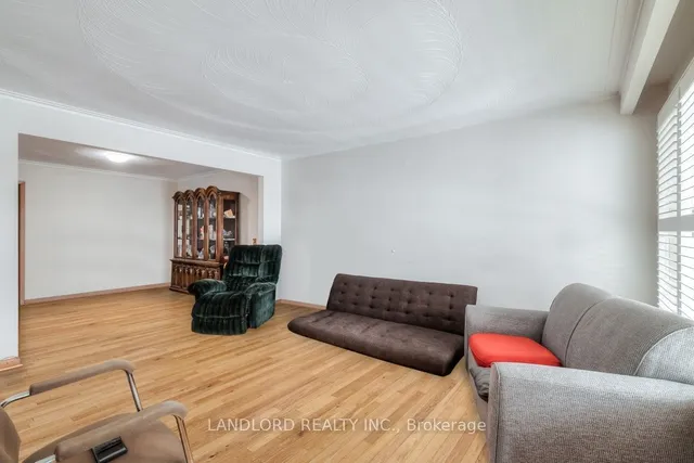 Additional image 5 of 298 Hullmar Dr