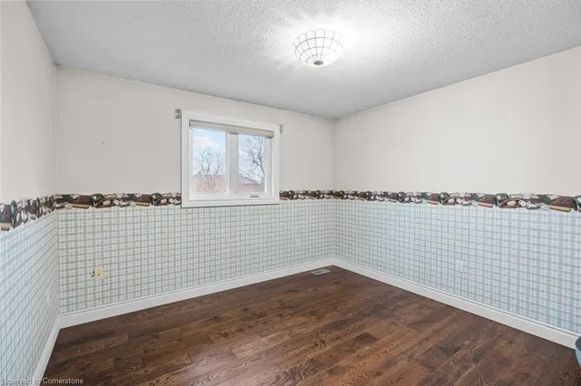 Additional image 30 of 116 Aubrey Ave