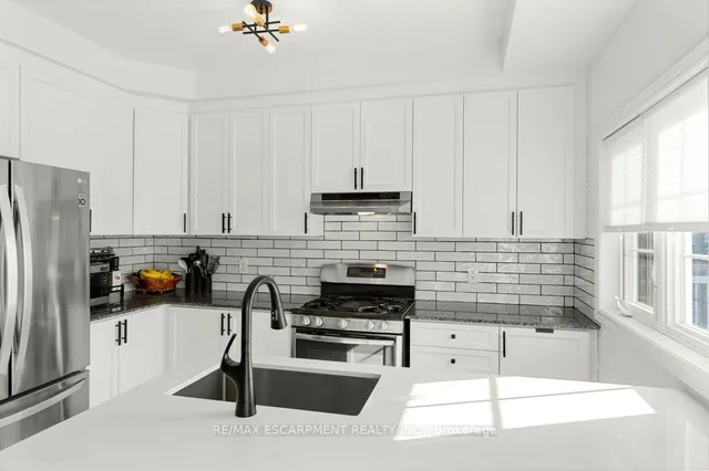 Additional image 20 of 2220 Queensway Dr Unit 13