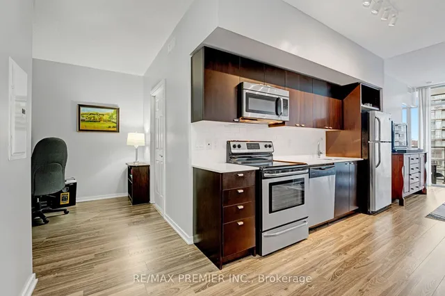 Additional image 6 of 105 The Queensway Unit 714