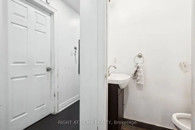 Additional image 15 of 22 Lynmont Rd