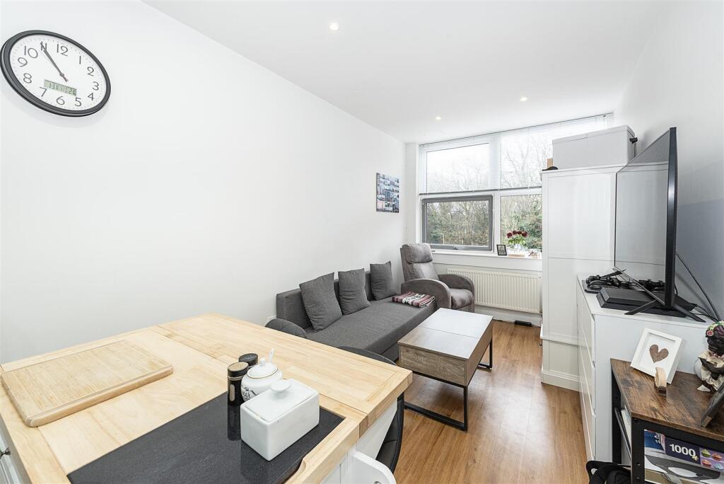 Additional image 5 of Woodland Court, Soothouse Spring, ST ALBANS