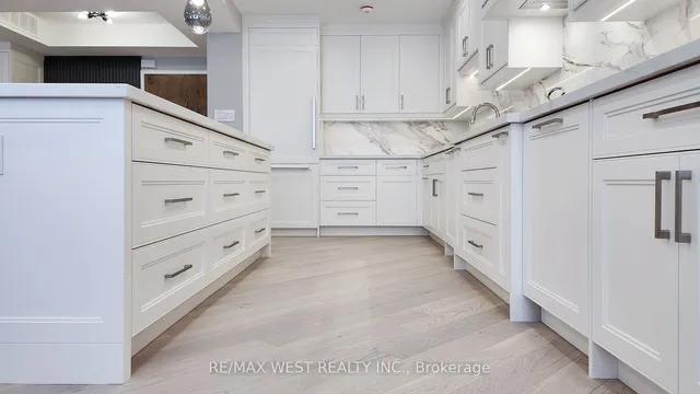 Additional image 21 of 900 Yonge St Unit 1403