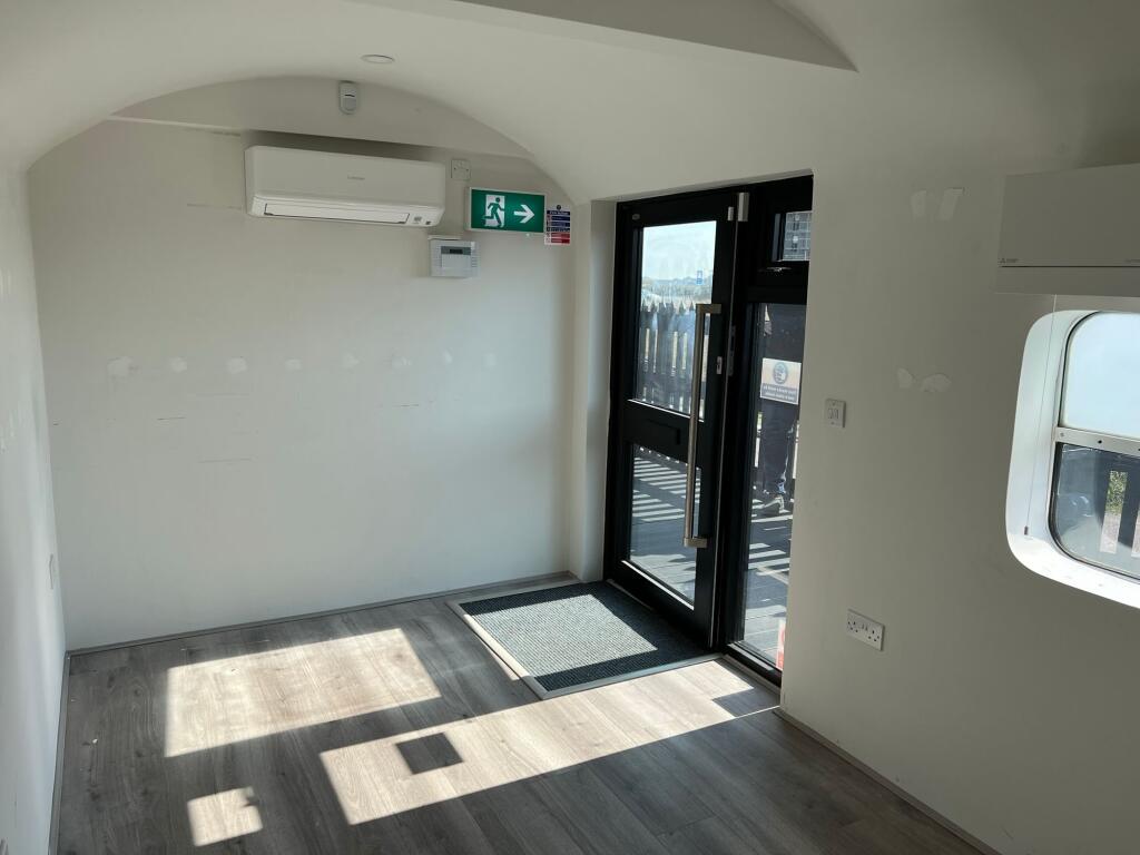 Additional image 16 of Barry, CF62