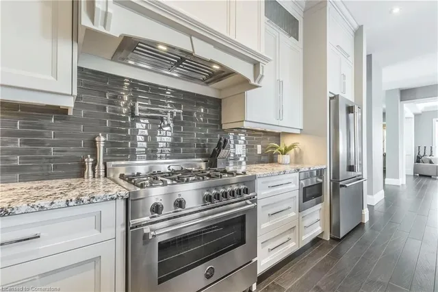 Additional image 9 of 4-258 Edgewater Cres