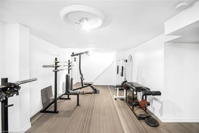 Additional image 20 of 725 Mud St