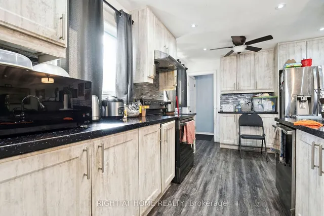 Additional image 13 of 22 Lynmont Rd