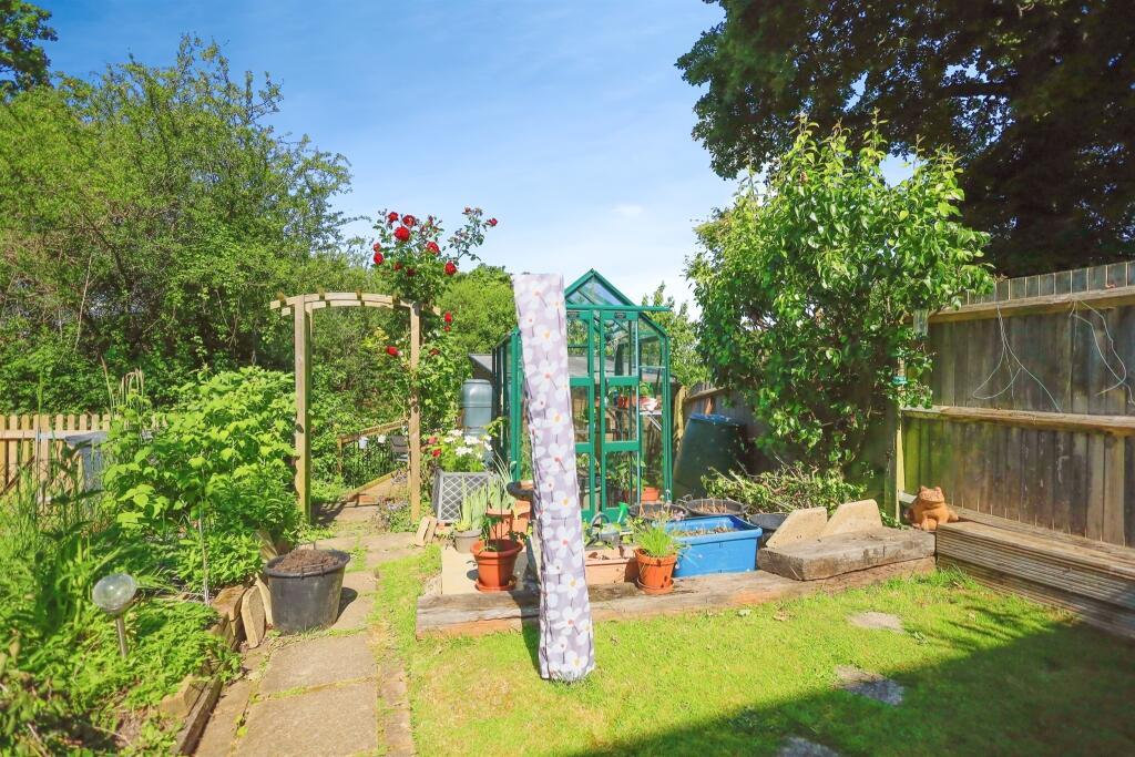 Additional image 12 of Farne Close, HAILSHAM