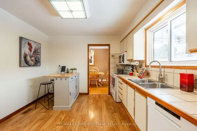 Additional image 13 of 2 Maria Crt