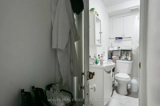 Additional image 33 of 133 Carlaw Ave