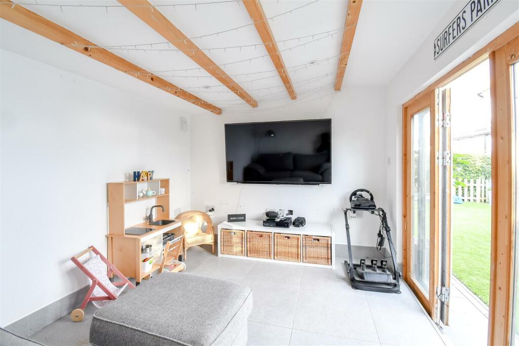 Additional image 23 of Bron Awelon, Barry