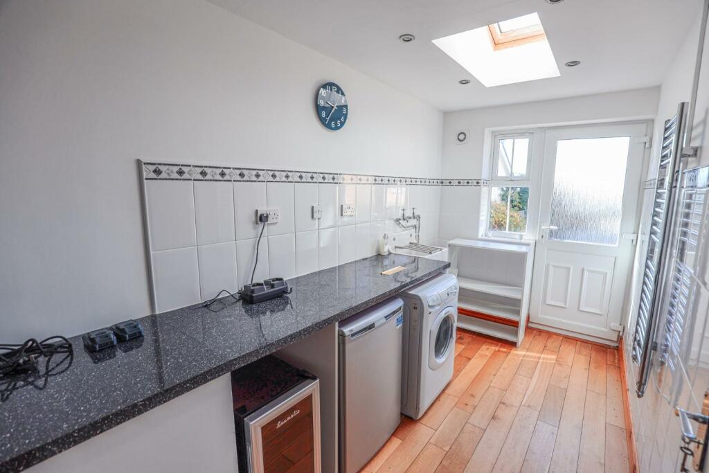 Additional image 10 of White Horses, Craig Yr Eos Road, Ogmore-By-Sea, Vale Of Glamorgan, CF32 0QN