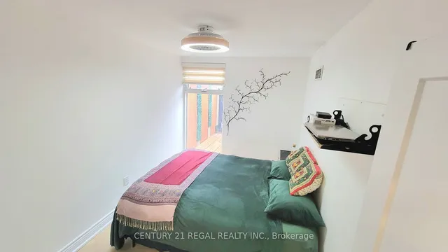 Additional image 15 of 364 The East Mall Unit 105