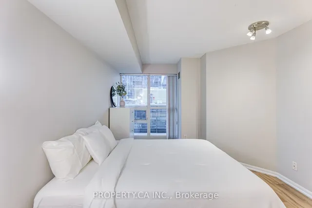 Additional image 16 of 18 Yonge St Unit 1501