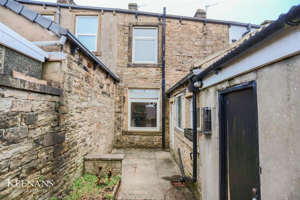 Additional image 12 of Straits Lane, Read